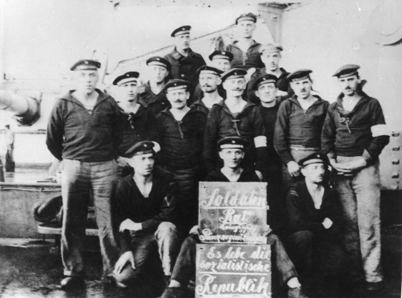 Wilhelmshaven: “Soldatenrat des Linienschiffes Prinzregent Luitpold – Es lebe die sozialistische Republik!”