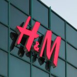 Frontberichte 08/2021: H&M, Orpea, Primark & EU-Mindestlohnrichtlinie