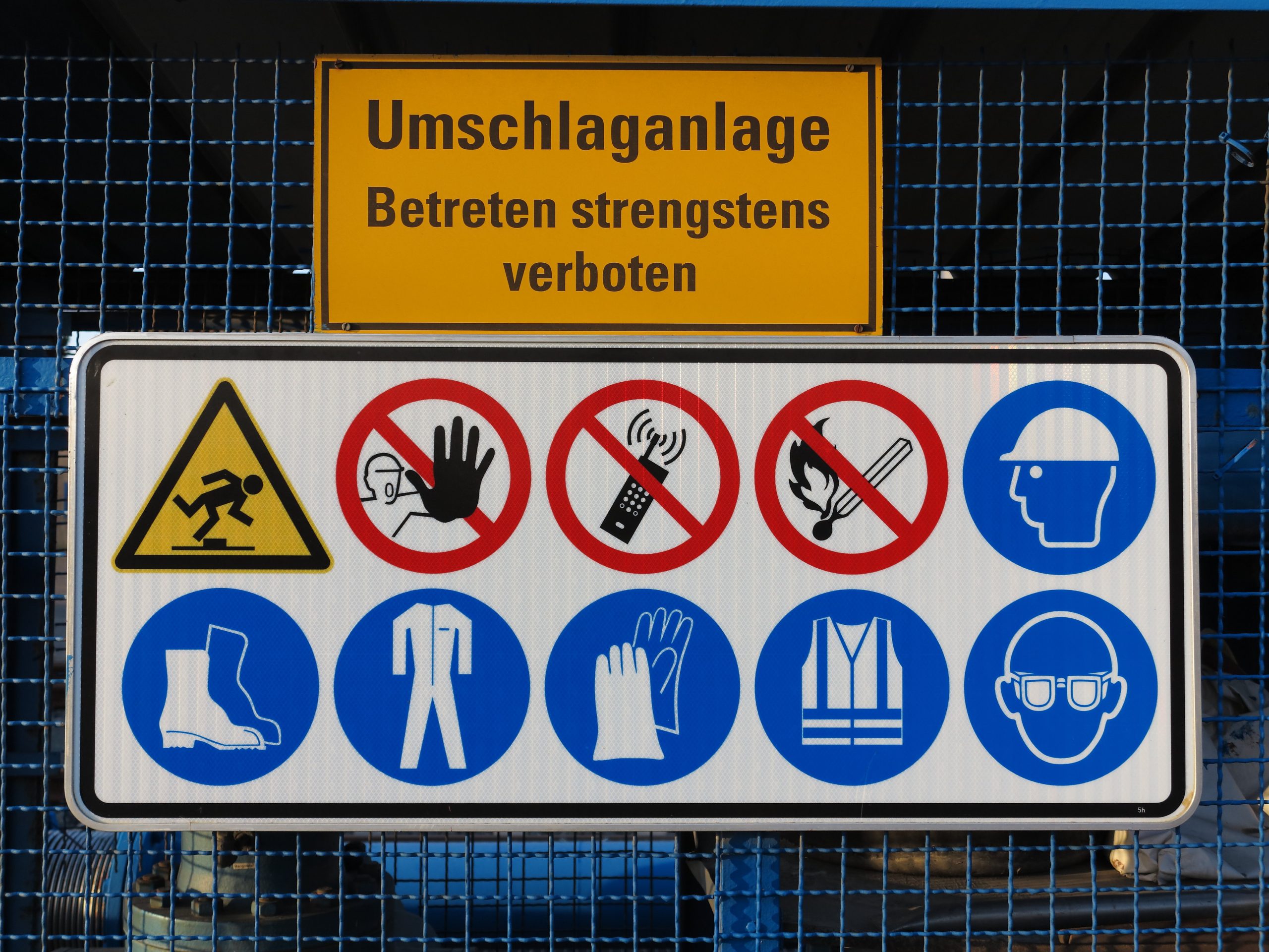 Safety_Signs_foto-sammlung-in-echt_wikicommons